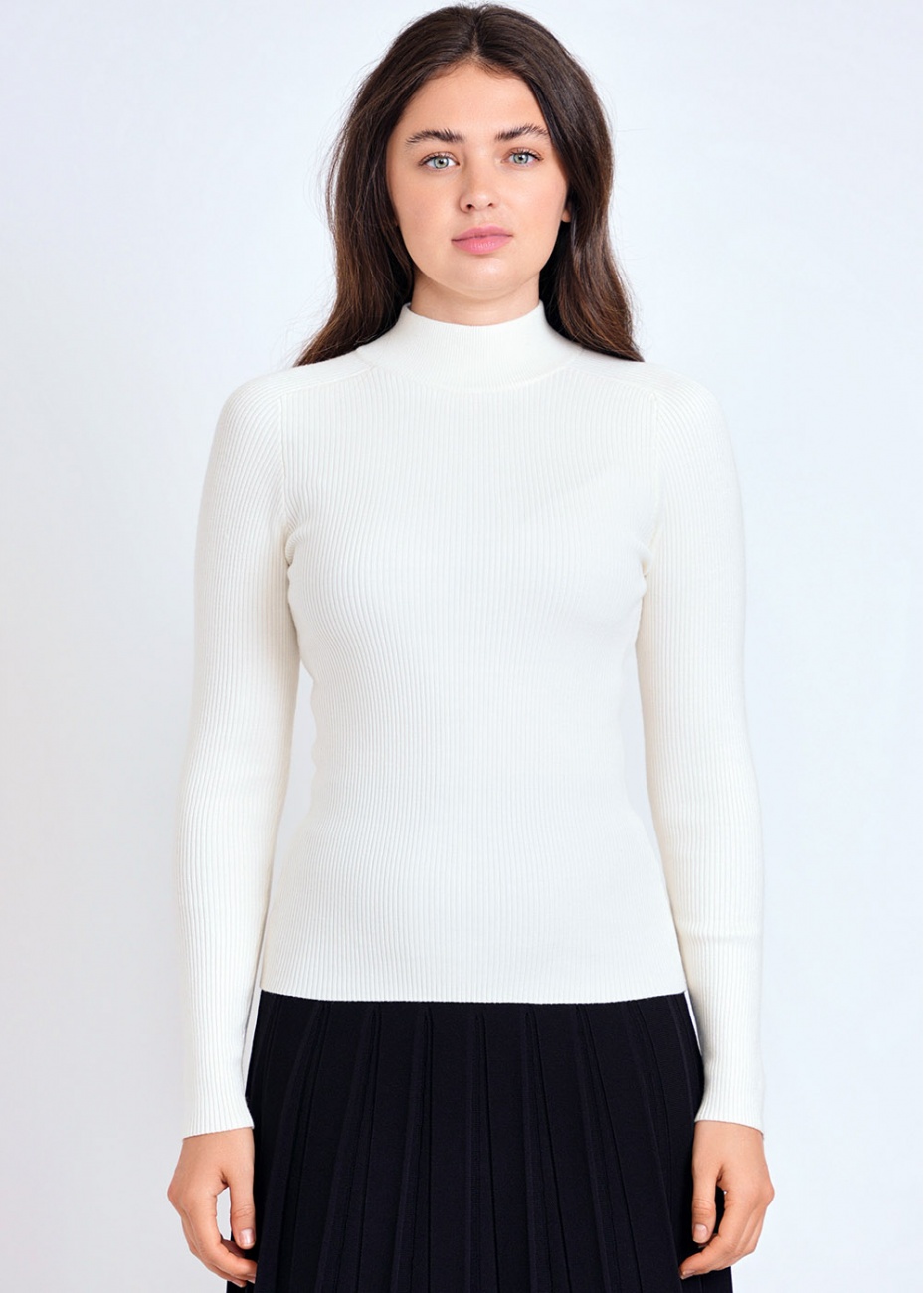 White shop fitted sweater